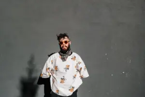 how to wear scarf on neck male