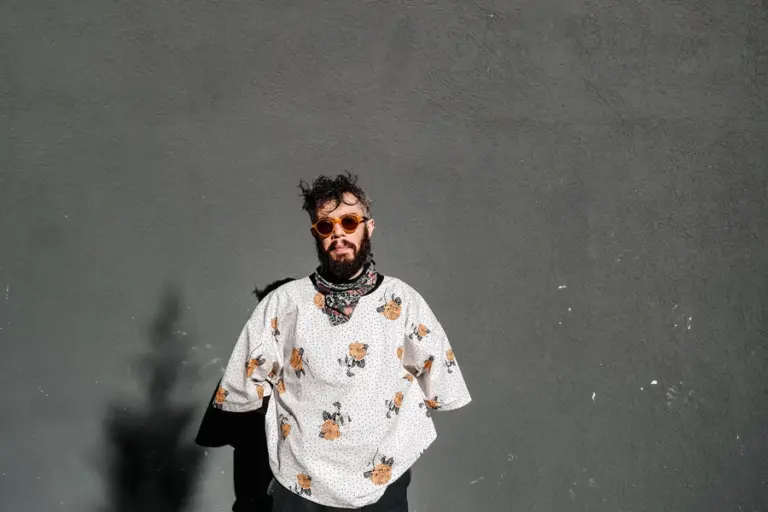 how to wear scarf on neck male