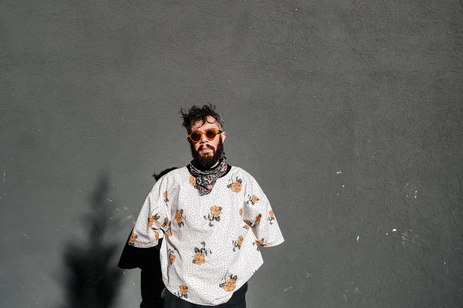 how to wear scarf on neck male